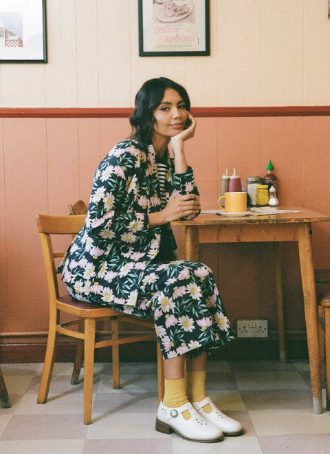 Richy Daisy Print Soft Tailored Blazer - Model Front