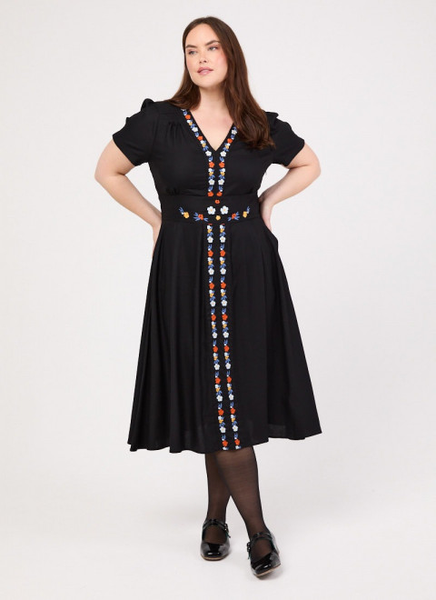 Podie Embroidered Floral Midi Dress - Black